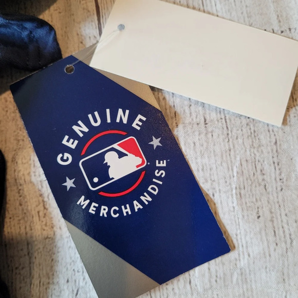 New York Yankees Universe Women's V-neck Tee •Size Medium• New w/ Tag - Picture 2 of 6